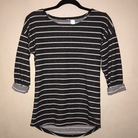 H&M Tops - H&M 3/4 sleeve sweater